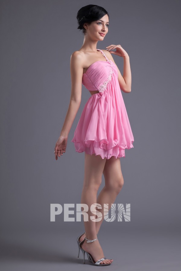 Robe bal rose courte asymétrique ornée de perles à dos nu